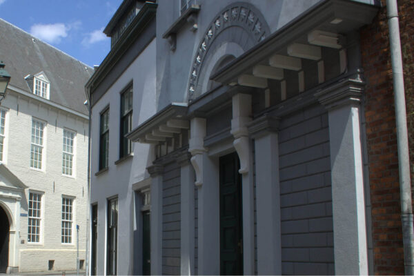 De synagoge in de Schoolstraat in Breda is nog steeds in gebruik.